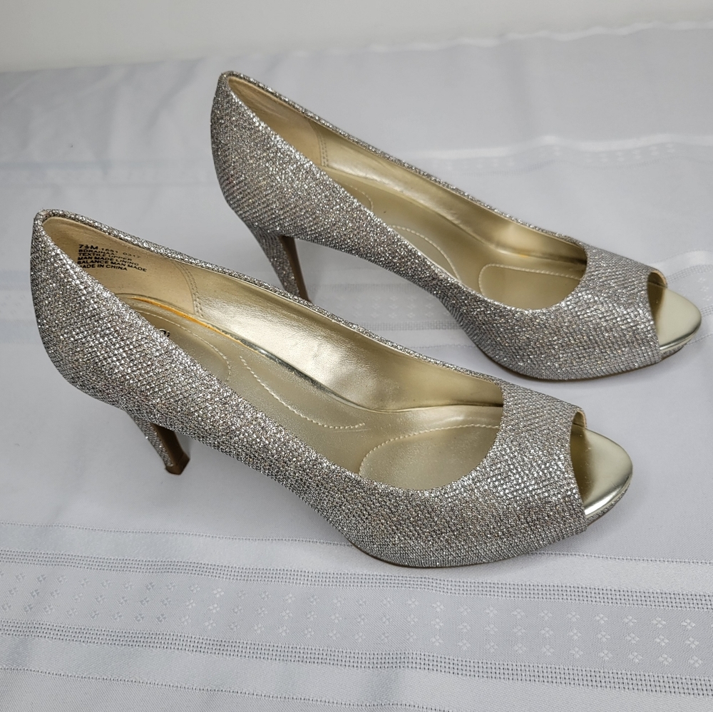 Bandolino Women's Shoes Rainaa Peep Toe Pumps 7.5 Gold